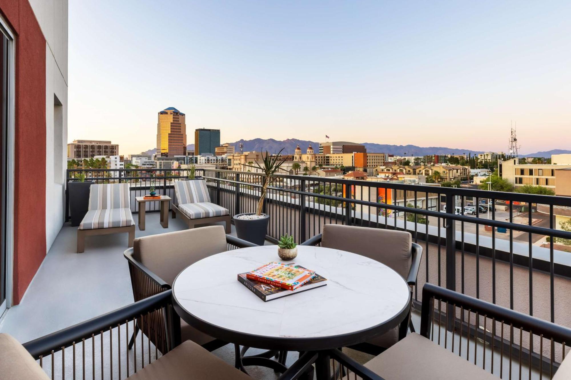 Doubletree By Hilton Tucson Downtown Convention Center Hotel Bagian luar foto
